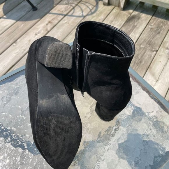 Black Pointed toe Heels Size 9 - Picture 2 of 3